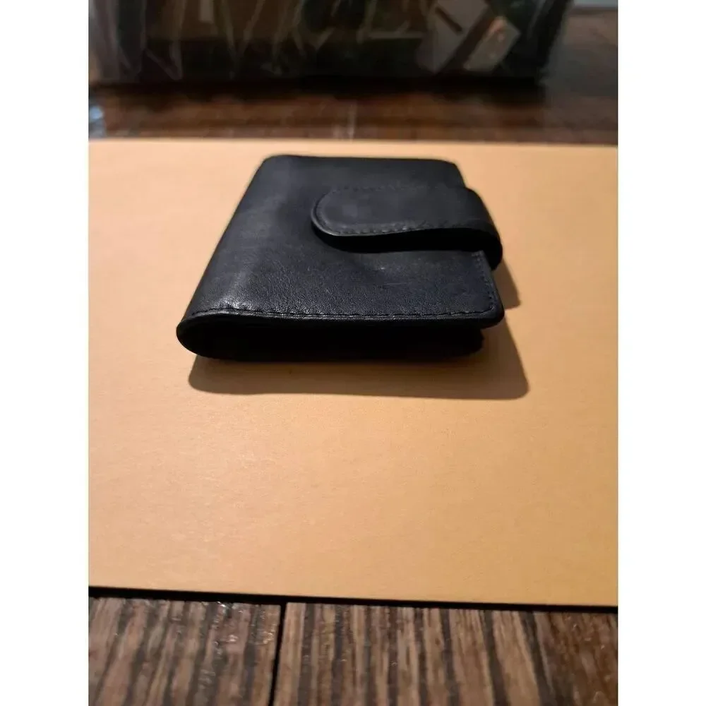 P&Y Black Leather Bifold Wallet Snap Closure ID Window Card Slots Unisex